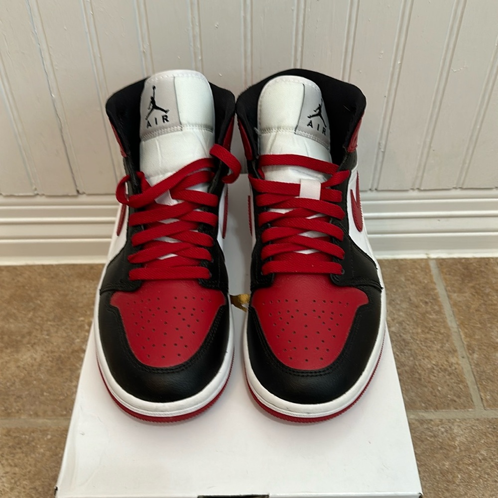 Air Jordan mid rise- size 7
